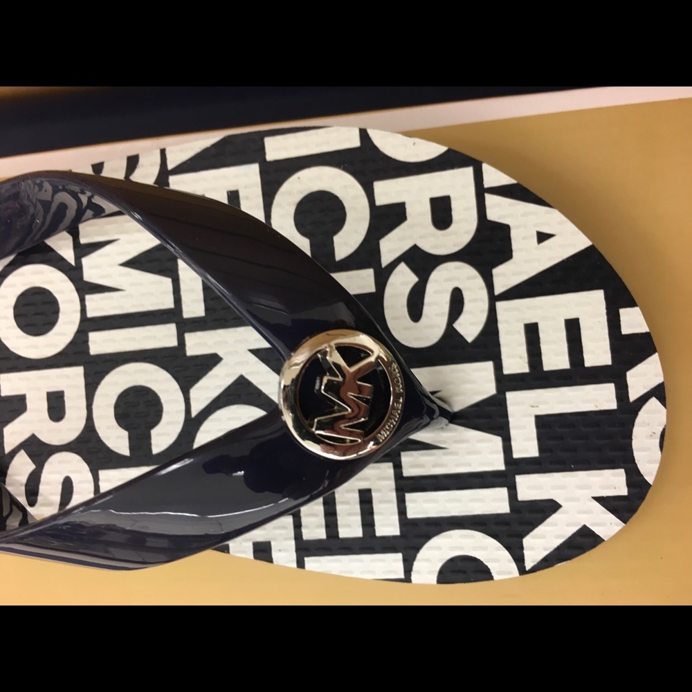 💙Michael Kors Navy Thong Flips💙🩴🩴 - Picture 3 of 5